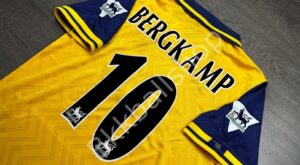 [Retro] - เสื้อฟุตบอล ย้อนยุค Arsenal Away อาเซน่อล เยือน ปี 1996/97 อาร์มพรีเมียร์ลีค 10 BERGKAMP - 01