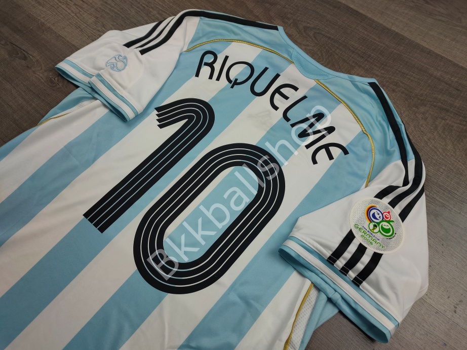 [Retro] - เสื้อฟุตบอล ย้อนยุค ทีมชาติ Argentina Home อาร์เจนติน่า เหย้า ฟุตบอลโลก ปี 2006 เบอร์ชื่อ 10 RIQUELME - 01